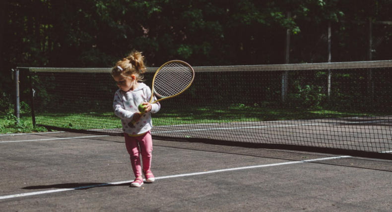 korzyści dla dziecka z gry w tenisa